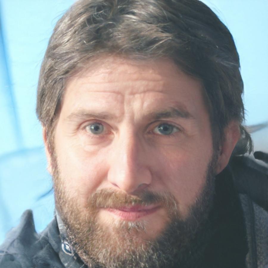 Thaddeus Novak, Senior Debugging Specialist